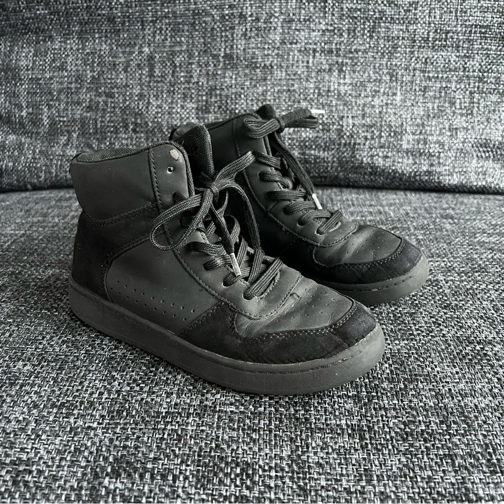 Gap Boys Black High Top Shoes Size 2
